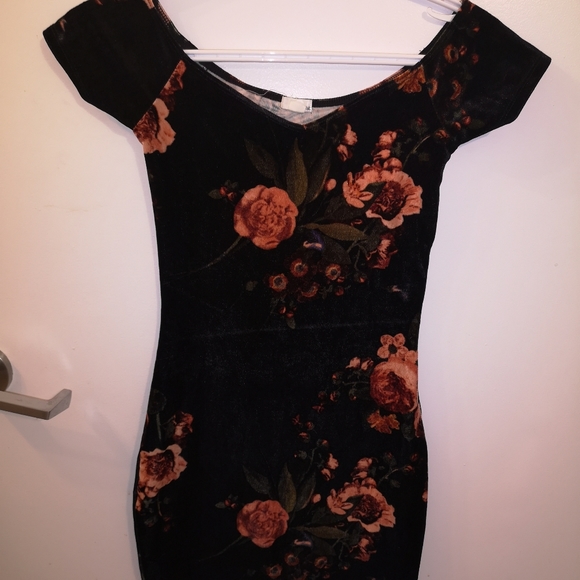 Velvet dress - Picture 1 of 2